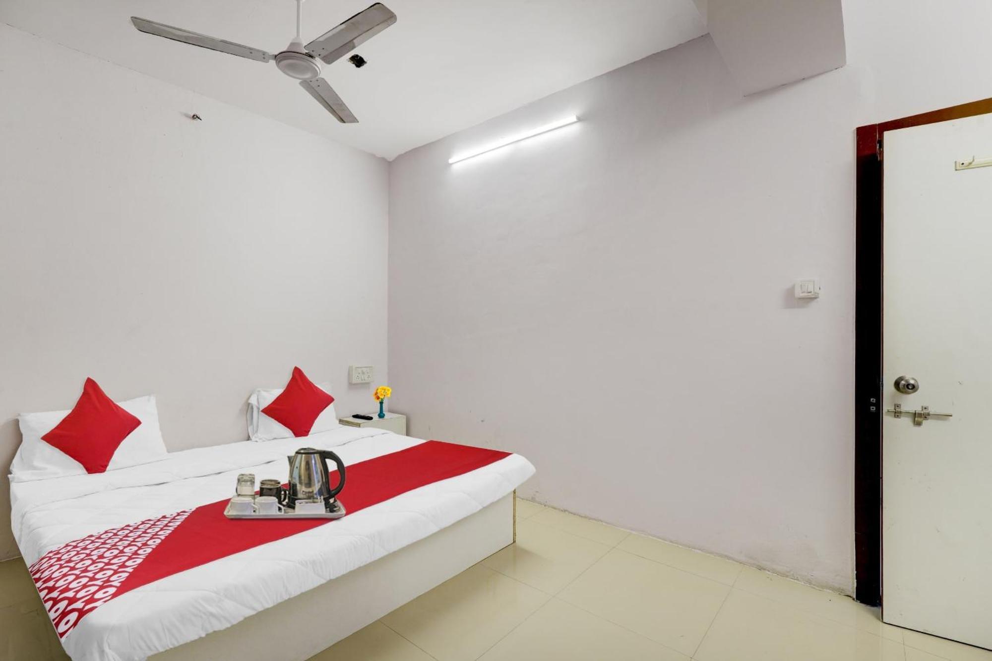 Hotel O Cozy Rooms 수라트 외부 사진