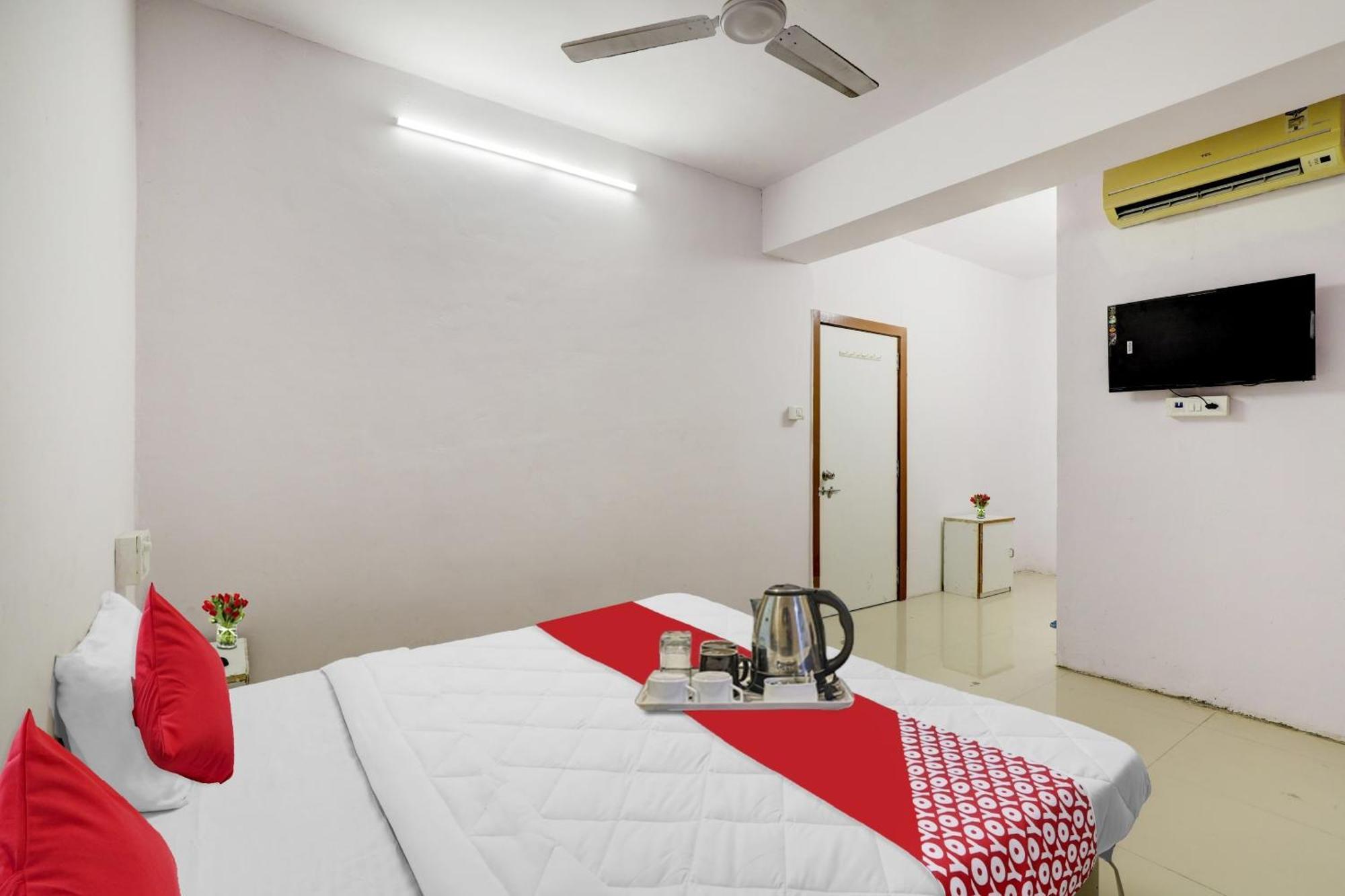 Hotel O Cozy Rooms 수라트 외부 사진