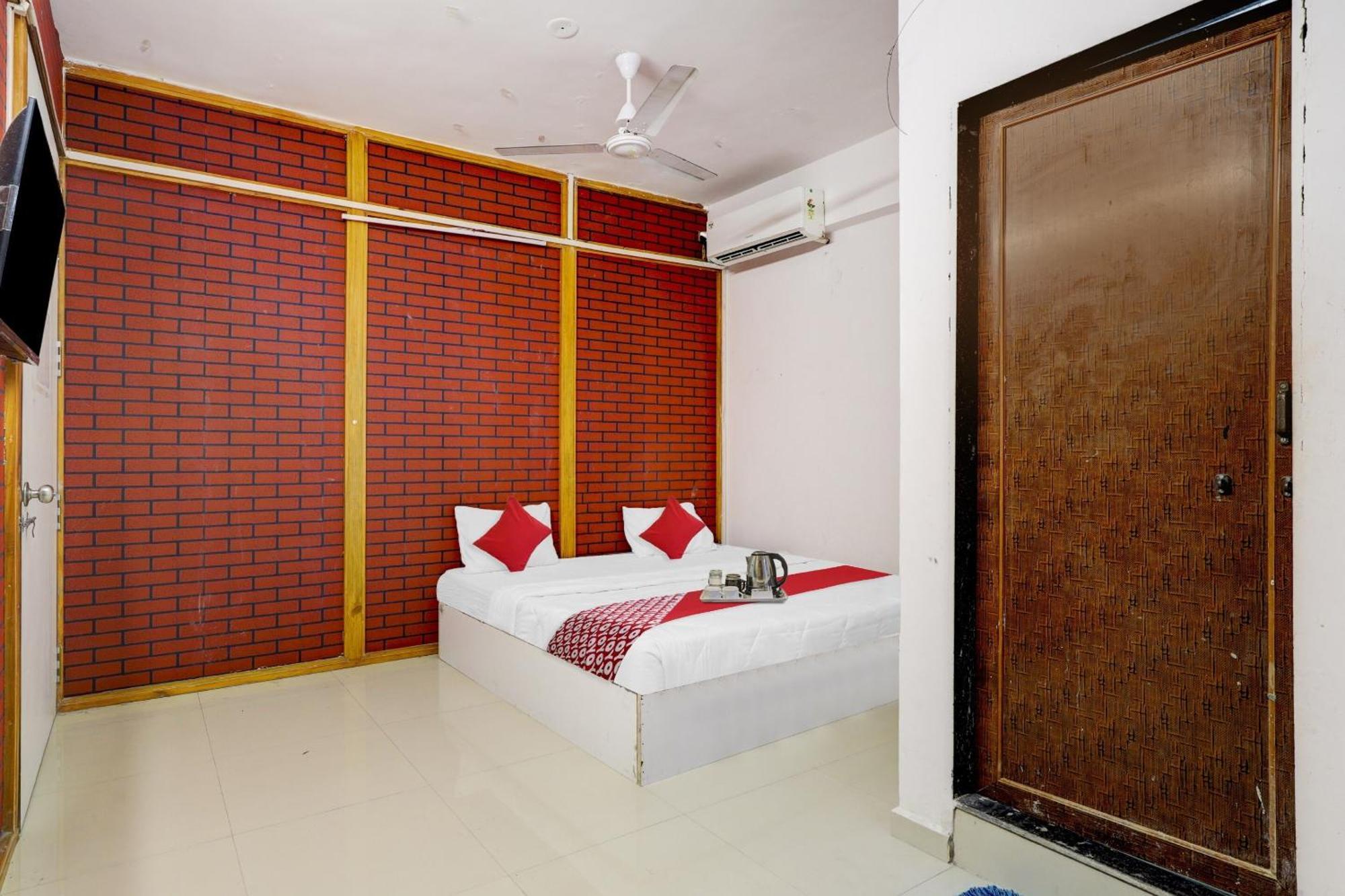 Hotel O Cozy Rooms 수라트 외부 사진